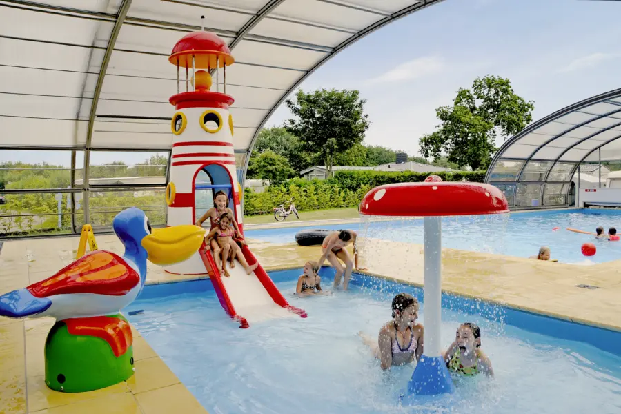 zwemmen in kinderbadje