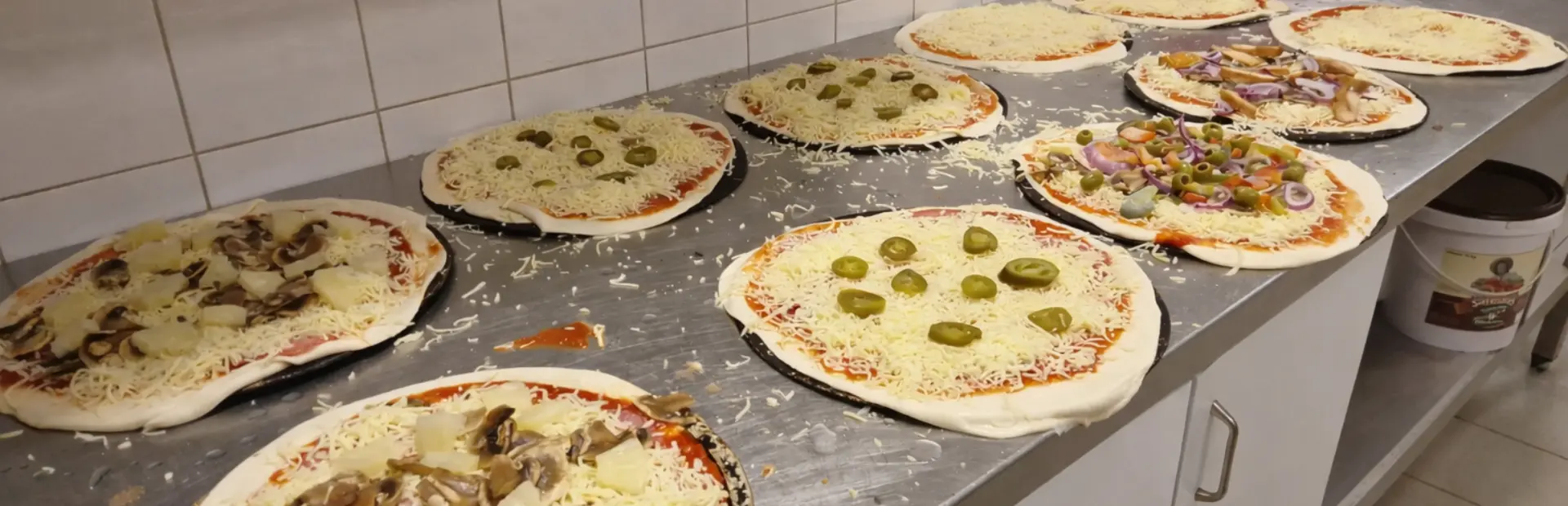 00c156e5 d343 4c68 a885 e5003761510apizzas